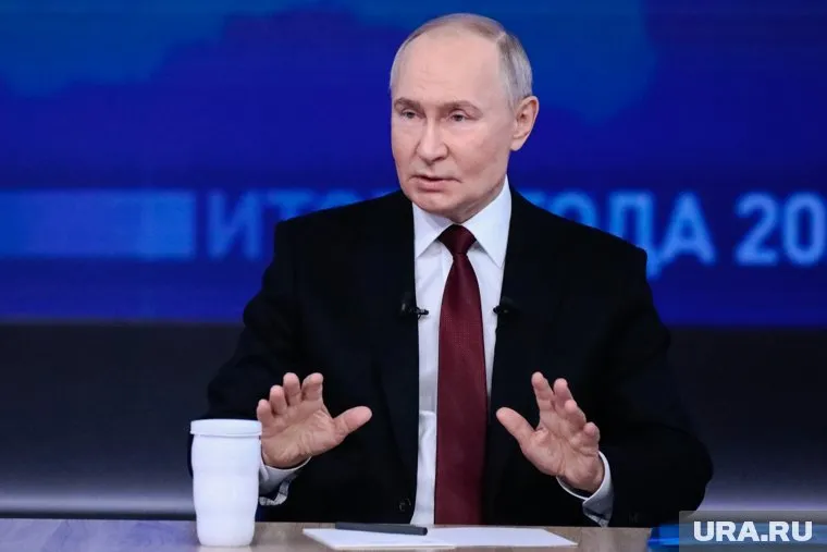 Путин поручил прокурорам обеспечить граждан РФ бесперебойным снабжением лекарствами
Фото: Роман Наумов © URA.RU