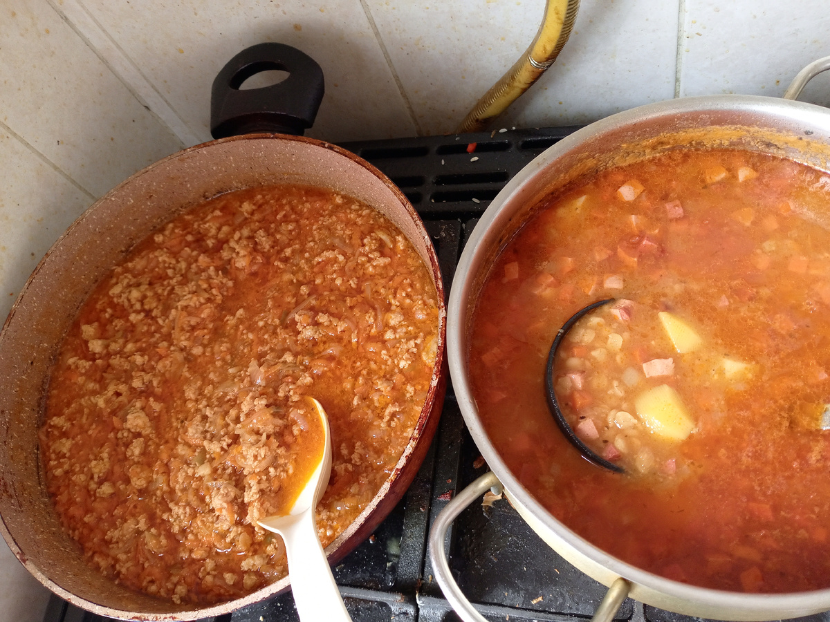 Супчик и фарш с овощами к макарошкам