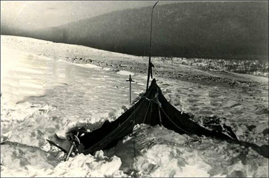 Палатка якобы ещё никем не тронутая. Из открытого доступа.