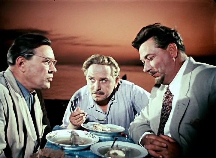 Борис Чирков в роли Бориса Чижова, Александр Борисов в роли Александра Лапина и Василий Меркурьев в роли Василия Нестратова в фильме "Верные друзья" (изображение с сайта www.kino-teatr.ru)