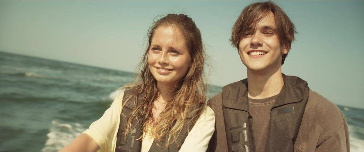 Анна Унтербергер в образе Ким и Луи Бэттон в образе Алекса