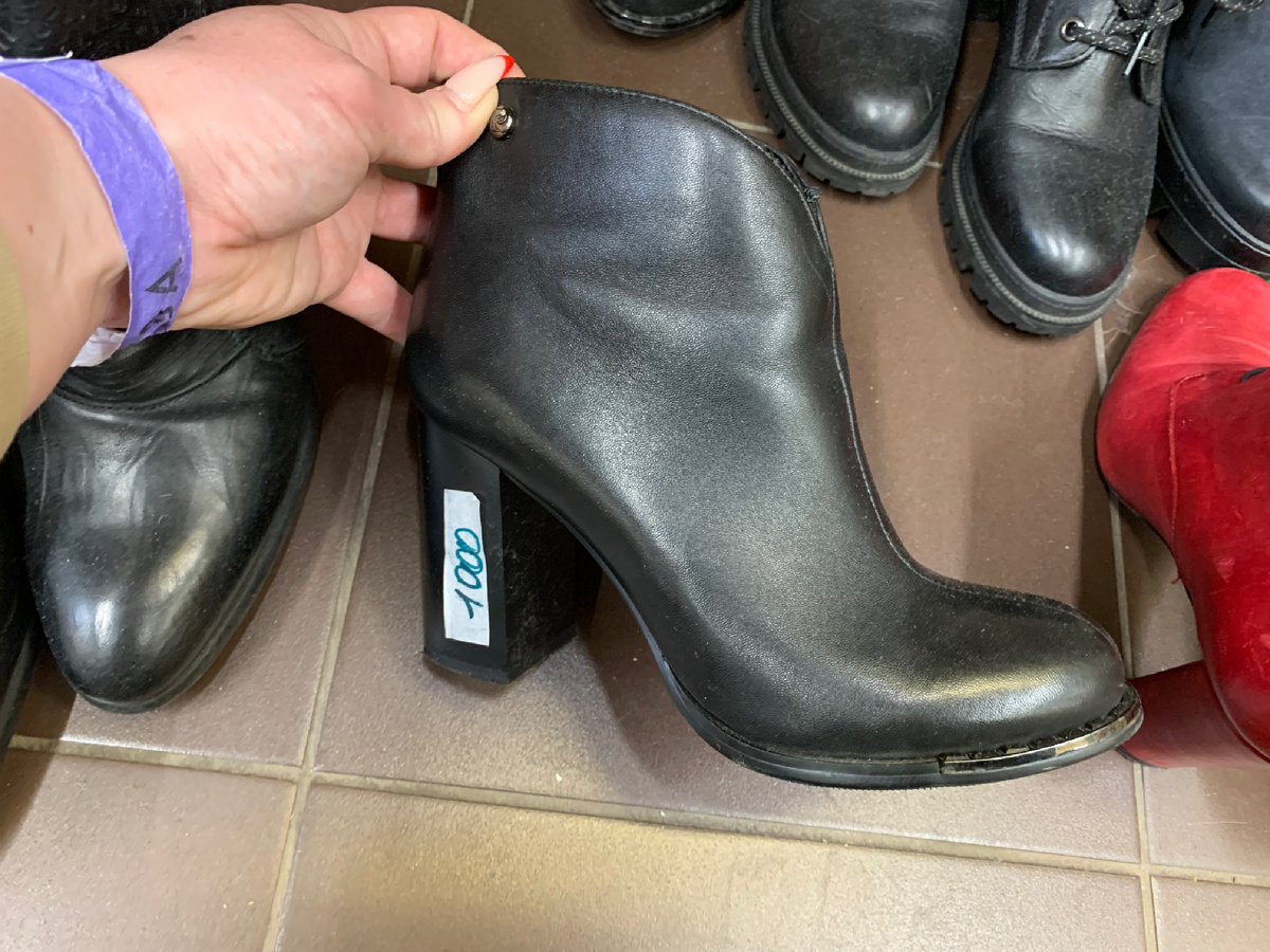 В состоянии новой вещи. Стоили 1000 рублей. Будь у меня сейчас работа, рассмотрела бы к покупке.