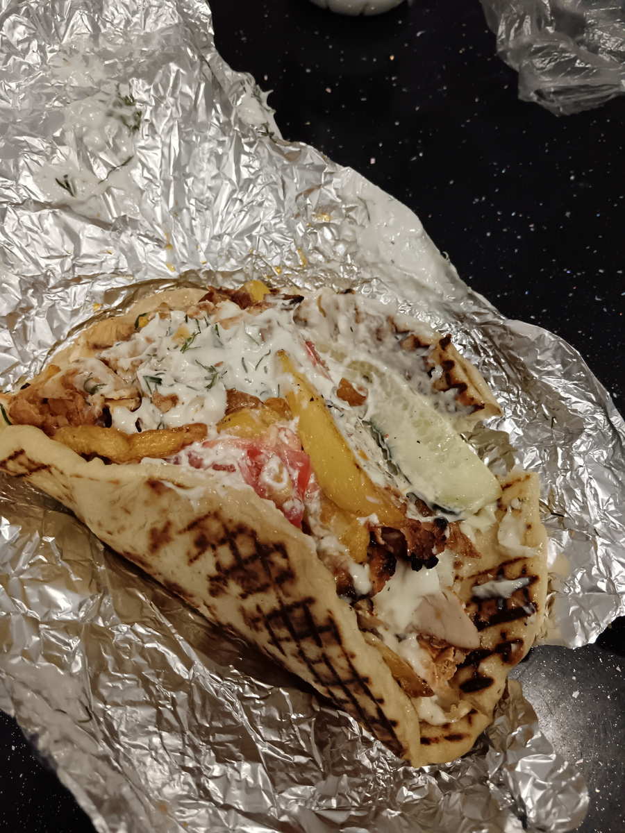 Гирос в Краснодаре, ничуть не хуже, чем в Сербии, а начинка намного лучше, по богаче будет.