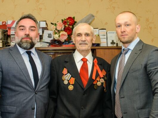    представители "Деловой России" поздравили ветерана // фото: пресс-служба организации "Деловая Россия"