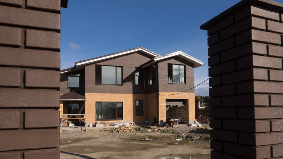 Вскоре в Нагаево вместо леса могут появиться новые коттеджи .📷Фото: Евгений Павленко / Коммерсантъ