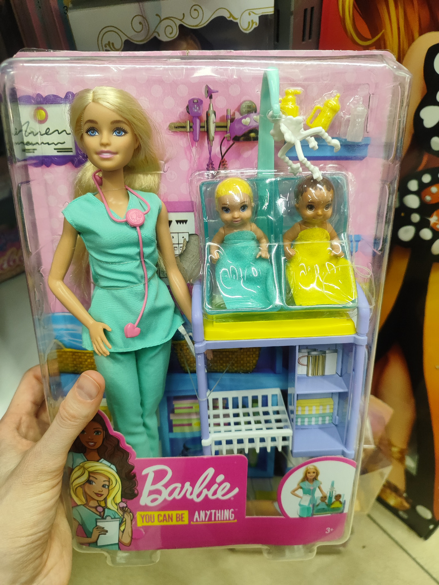 Ассортимент игрушек в магазине "ВотОнЯ", г. Санкт-Петербург. Фото автора.