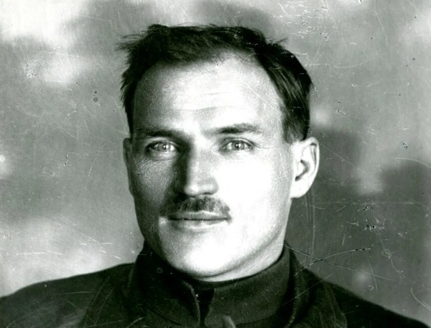 Фёдор Андре́евич Серге́ев (1883 — 1921) более известен как «товарищ Артём»