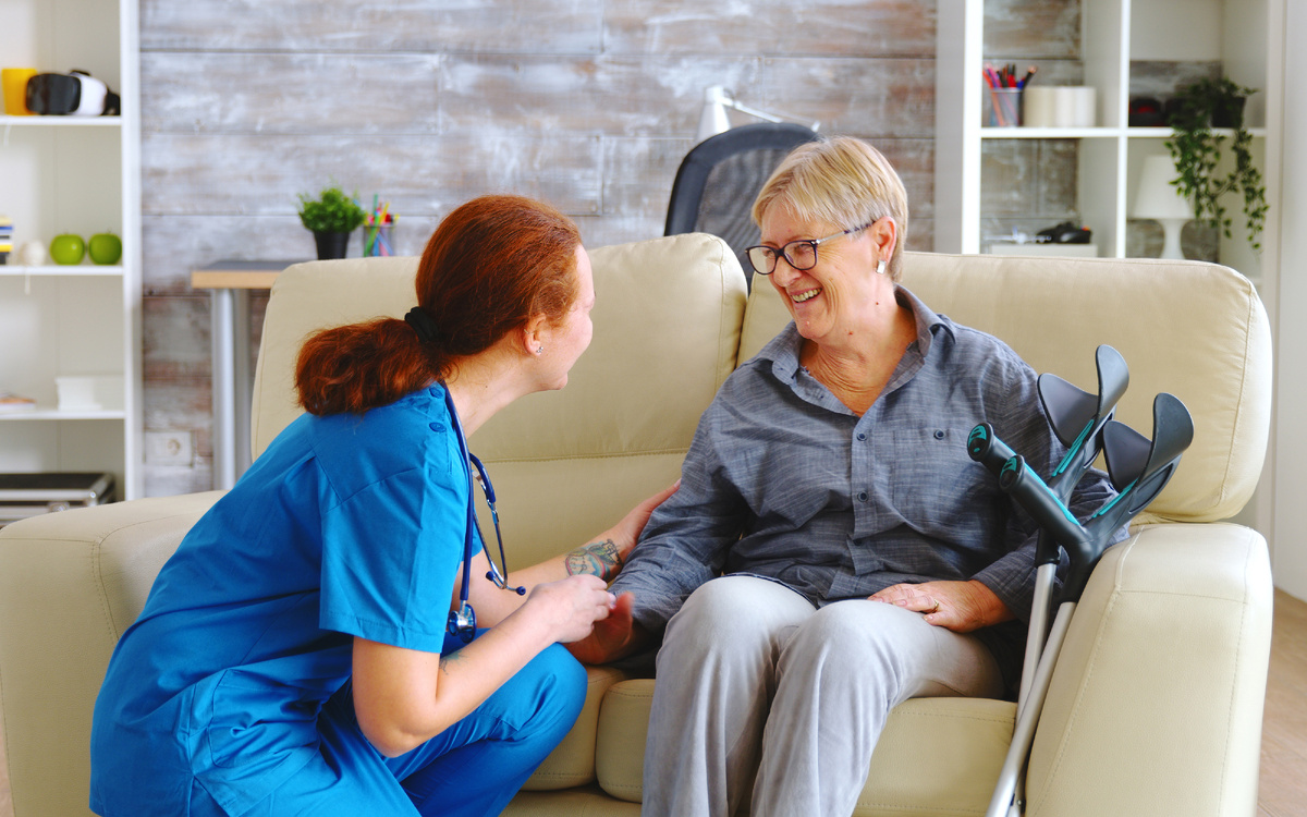 Виды патронажа: какой выбрать для близкого (источник изображения: freepik.com)