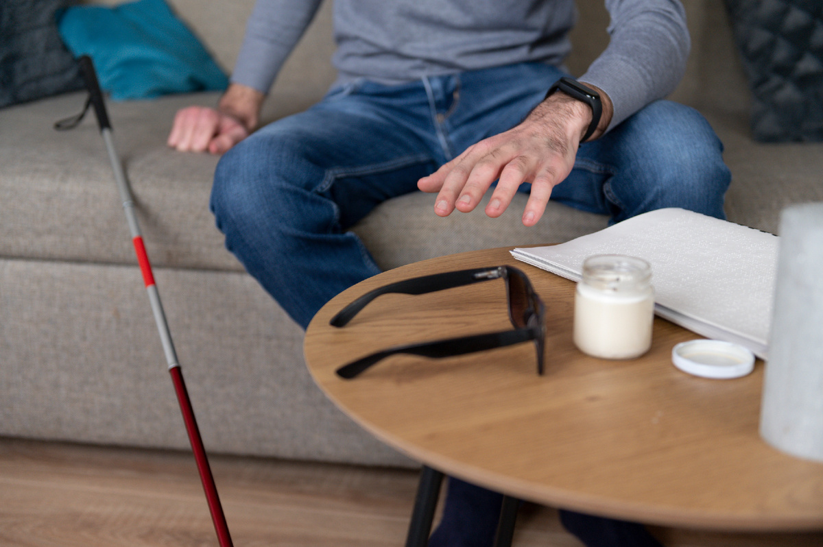 Патронаж для пациентов с нарушениями зрения и координации (источник изображения: freepik.com)