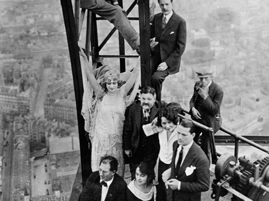 "Париж уснул" (1924)