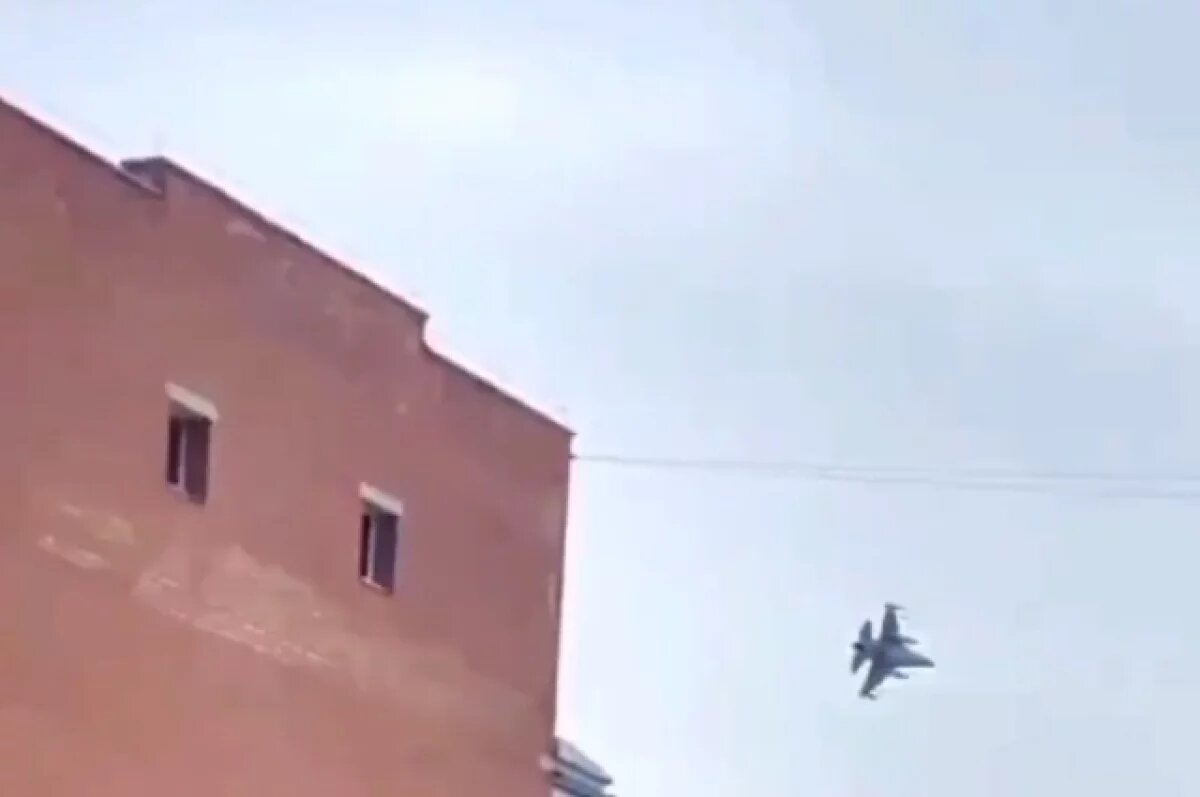    F-16 над Сумами.