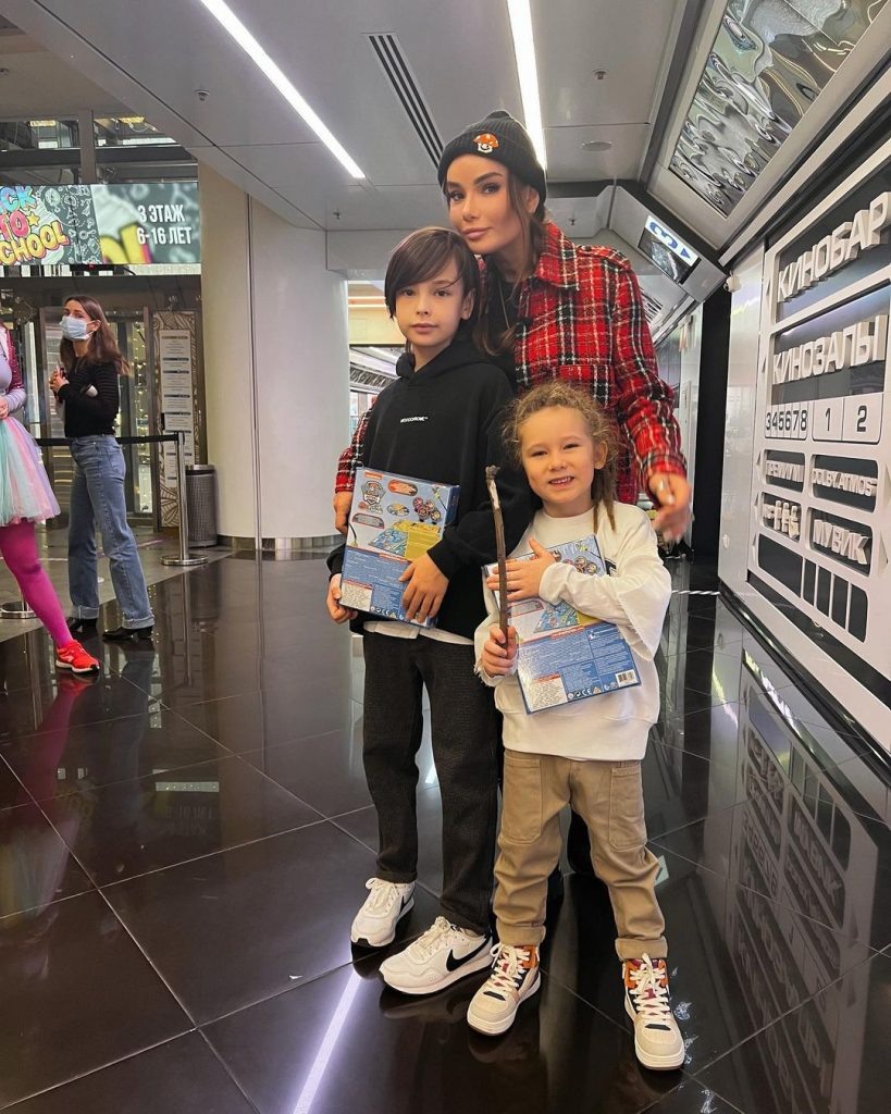 Айза и её дети