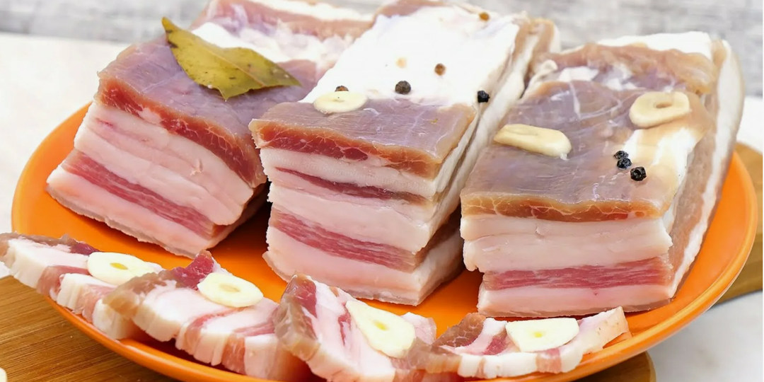 В какое время дня нужно есть сало, чтобы улучшить работу печени и желчного? Совет диетолога