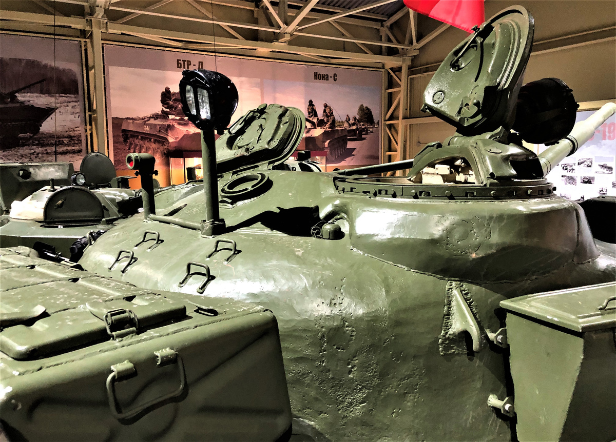 В кормовой части башни сохранен воздухоприток и раздельная установка габаритного фонаря и фары заднего света.