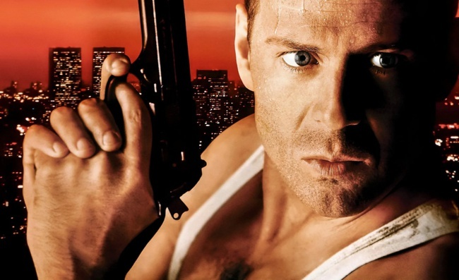 Bruce Willis в эталонном боевике "Крепкий орешек" (Die Hard). 1988