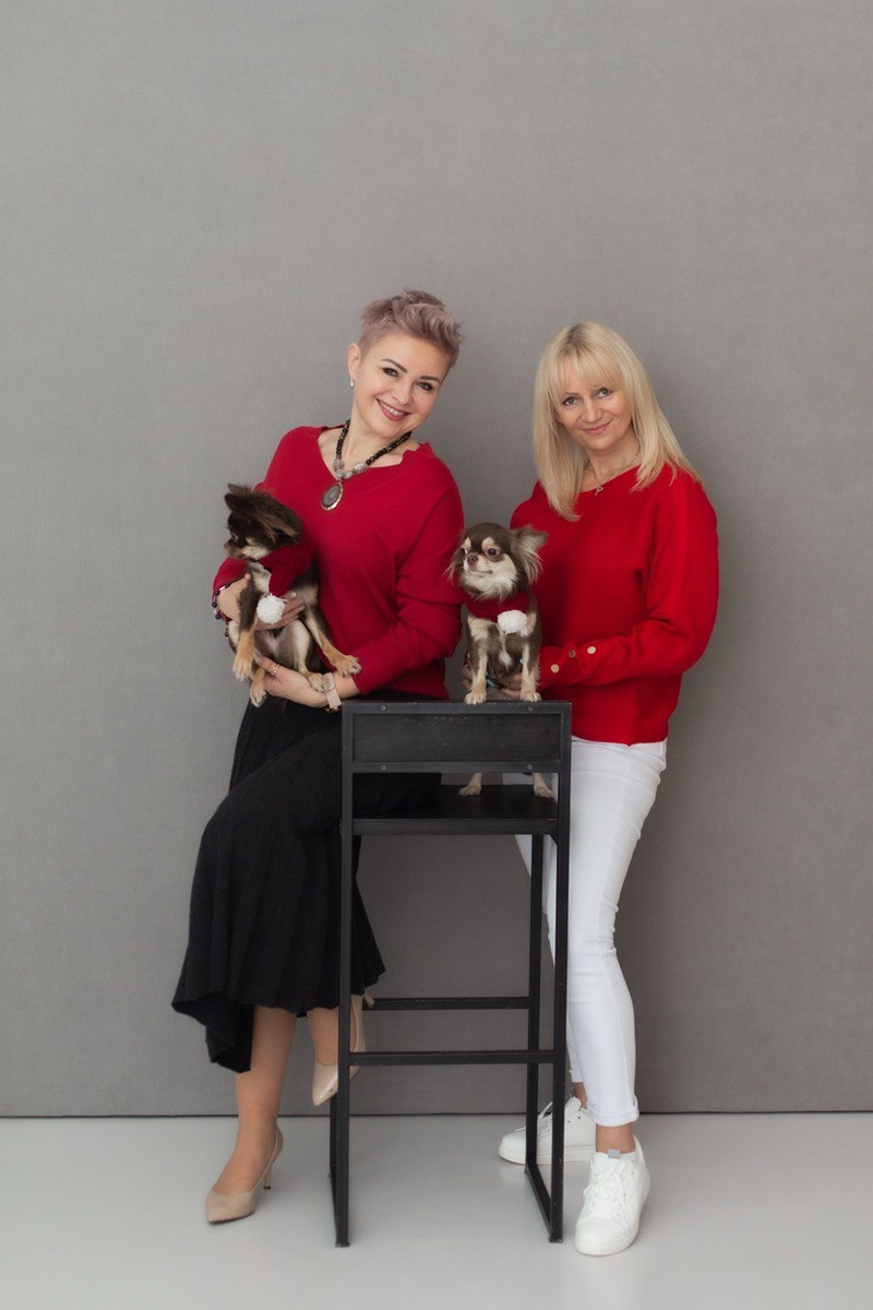 Воспитываем чихуахуа вместе с профессионалом.

Вы владелец чихуахуа? 
Тогда вы знаете, насколько эти маленькие собачки умны и энергичны, но иногда возникают трудности в воспитании. Например:

🐾 Рвёт поводок на прогулке.
Как научить собаку спокойно ходить рядом?
🐾 Лай при встрече гостей.
Что делать, если питомец проявляет агрессию или чрезмерную активность?
🐾 Метит дома.
Как отучить щенка от этой привычки раз и навсегда?
🐾 А может вы мечтаете стать заводчиком, но не решаетесь сделать первый шаг, не знаете с чего начать?

Не переживайте! 
Мы, совместно с опытным зоопсихологом Ольгой Сысоевой, готовы ответить на ваши вопросы и предложить эффективные решения. 
Ольга — специалист с многолетним опытом работы с собаками, включая чихуахуа. 
Мы поможем вам лучше понимать своего питомца и находить общий язык даже в сложных ситуациях.

Хотите, чтобы ваш чихуахуа был послушным и счастливым?

Присоединяйтесь к нашему проекту! 
Мы проведём консультации, дадим практические советы и поделимся секретами воспитания. 
Ваши вопросы будут услышаны, а проблемы решены!

Пишите вопросы в комментариях, не стесняйтесь.
Здесь все свои — любители собак.

Ваша ЛедиЧи® — заводчик чихуахуа.
Питомник "Вандер Догс от Леди Чи" Москва.


#чиуахуа #воспитание_собак #зоопсихолог #ОльгаСысоева #маленькие_породы #послушная_собака
