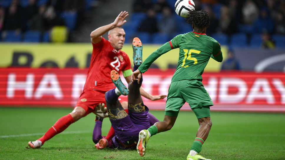 Артем Дзюба в матче против Гренады.📷Фото: Иван Водопьянов / Коммерсантъ