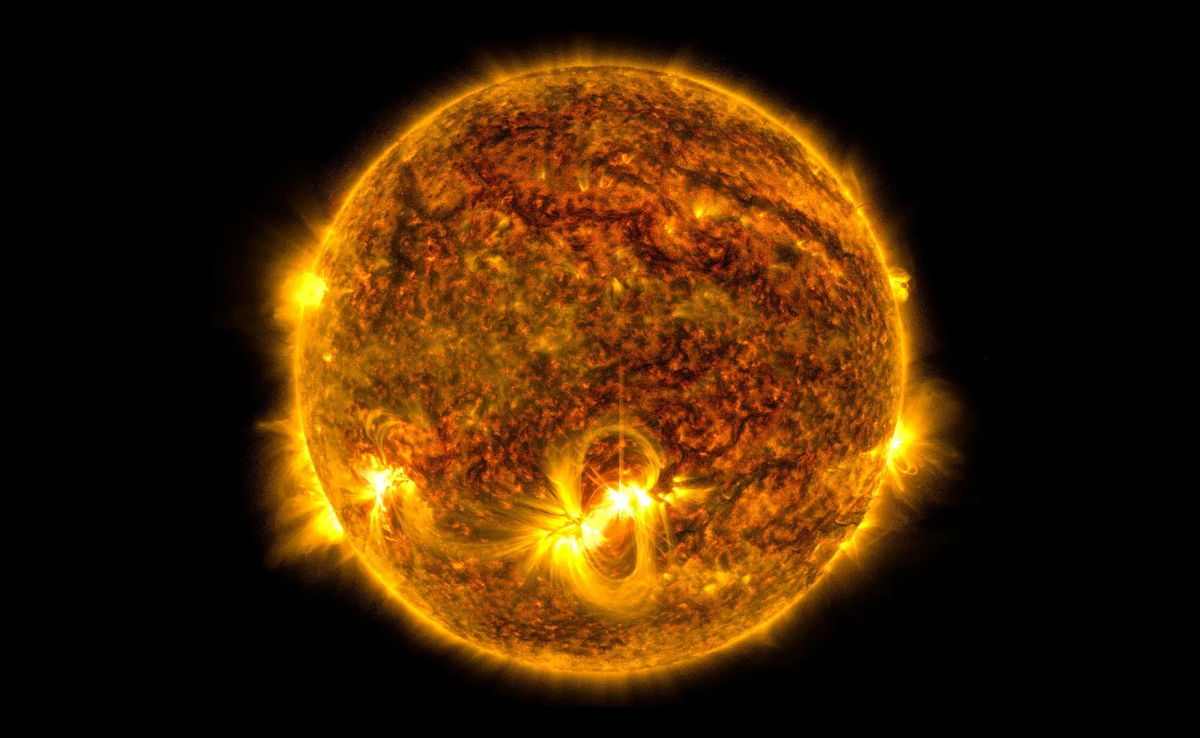 Наша звезда - Солнце. Снимок сделан обсерваторией солнечной динамика НАСА