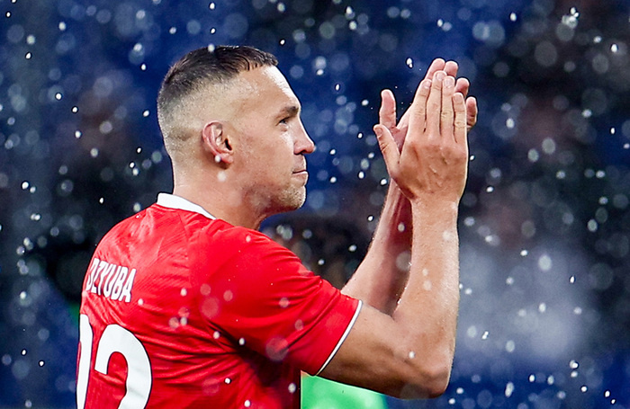     Артем Дзюба (Россия) во время матча. Александр Щербак/ТАСС