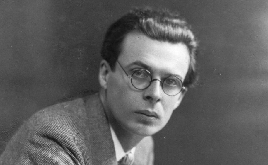 Олдос Леонард Хаксли — английский прозаик, писатель-фантаст, новеллист и философ. Автор известного романа-антиутопии «О дивный новый мир». Родился: 26 июля 1894 года, Годалминг
Умер: 22 ноября 1963 года (69 лет), Лос-Анджелес, Калифорния США