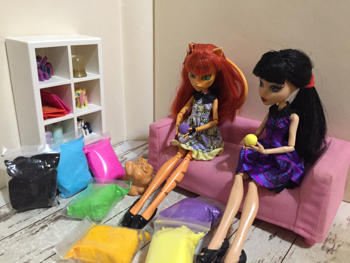 Из пластилина можно слепить любые игрушки, но мы начнем с шариков.