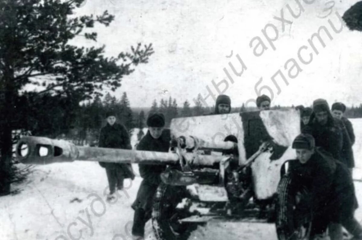    Выдвижение орудия на передовую позицию под деревней Клематино. ГАНО. Ф.Р – 2371. Оп. 1. Д. 149. Л. 3.