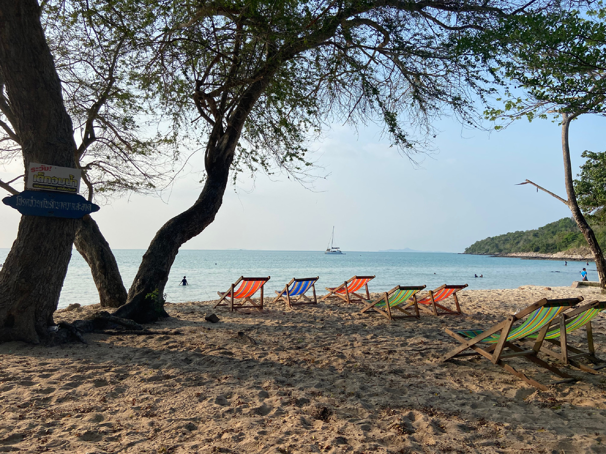 Вечер на военном пляже