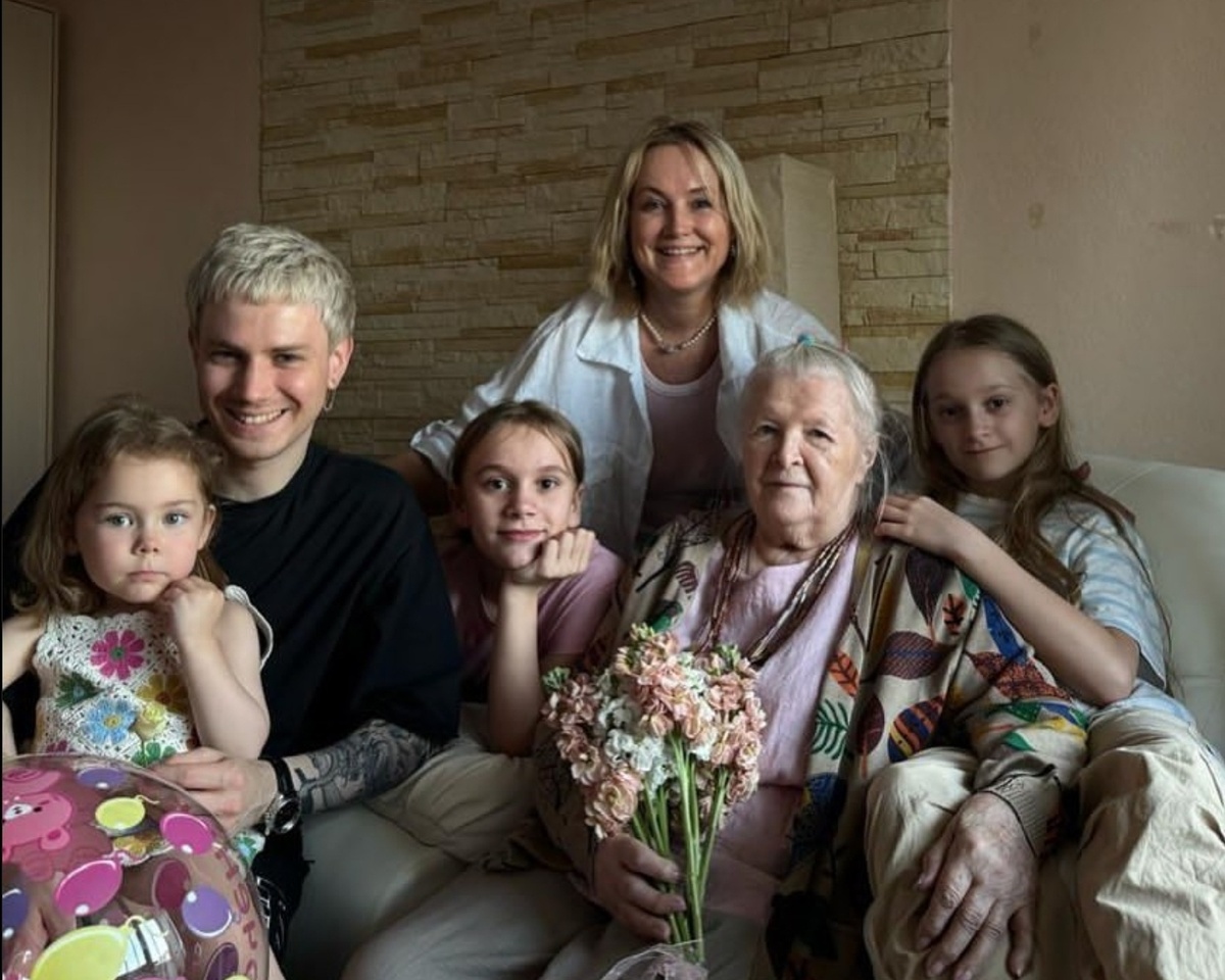 Семья собралась на Дне рождения мамы Юлии Деллос