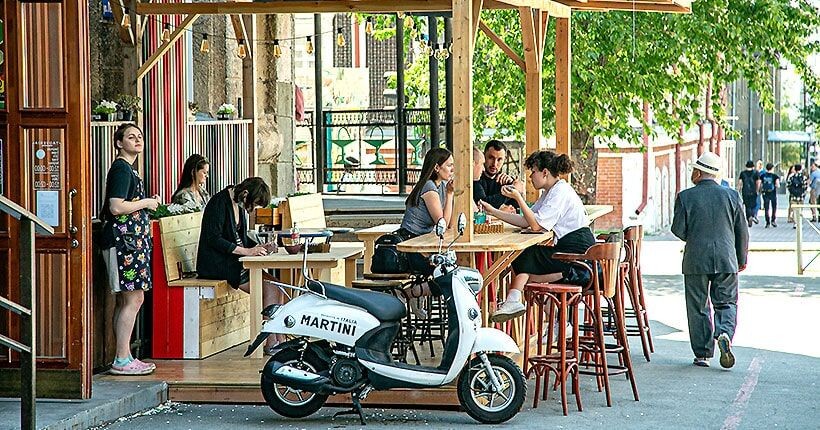 Летние веранды дают рестораторам сезонный всплеск прибыли. 