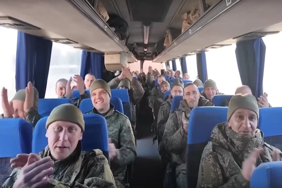    Трое южноуральцев вернулись в Россию из украинского плена