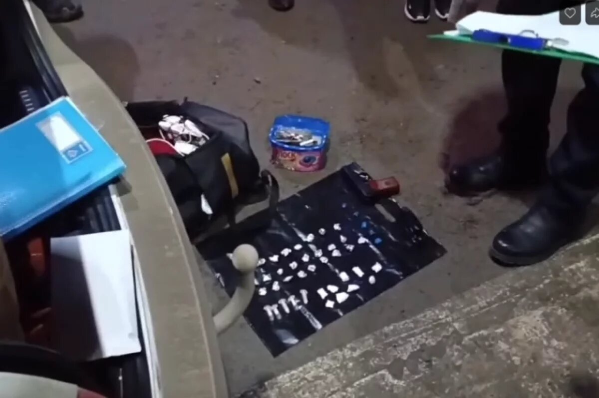    Полицейские задержали закладчиков, которые везли наркотики в Шадринск