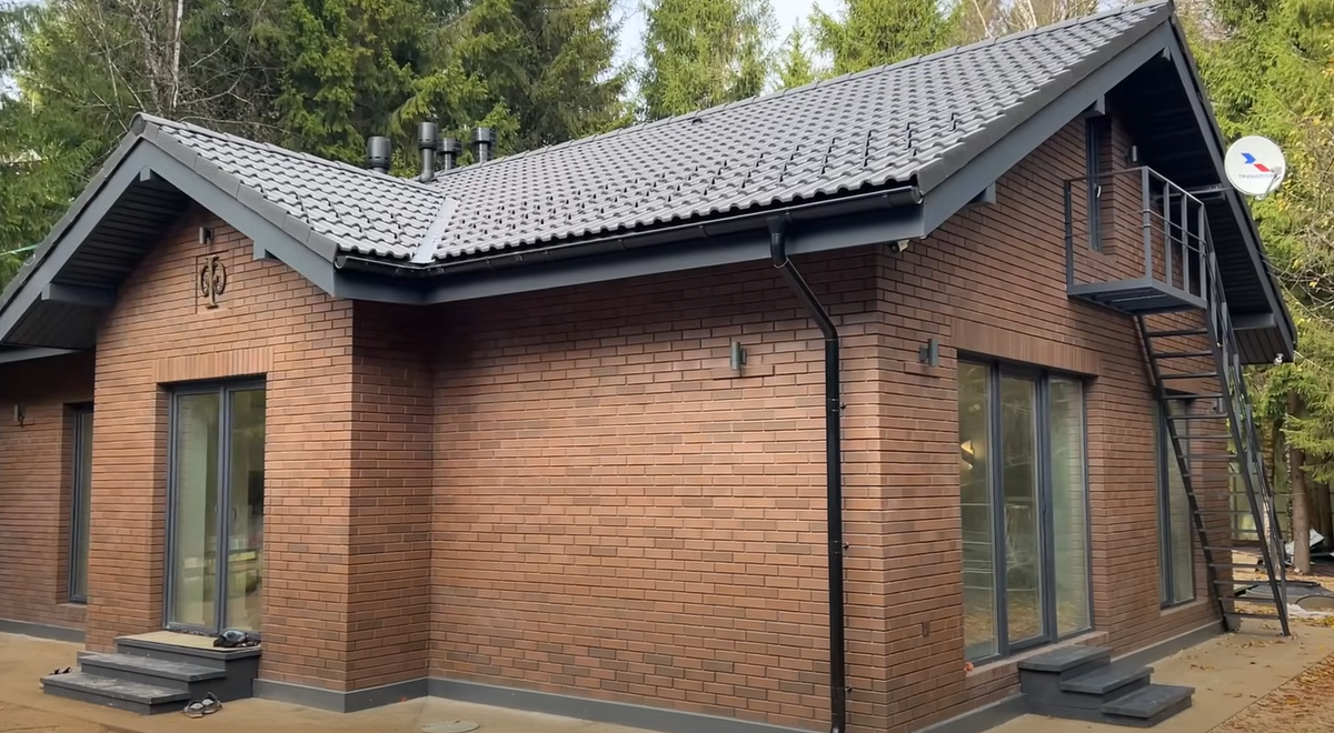 Облицовка загородного дома клинкерным кирпичом Керма