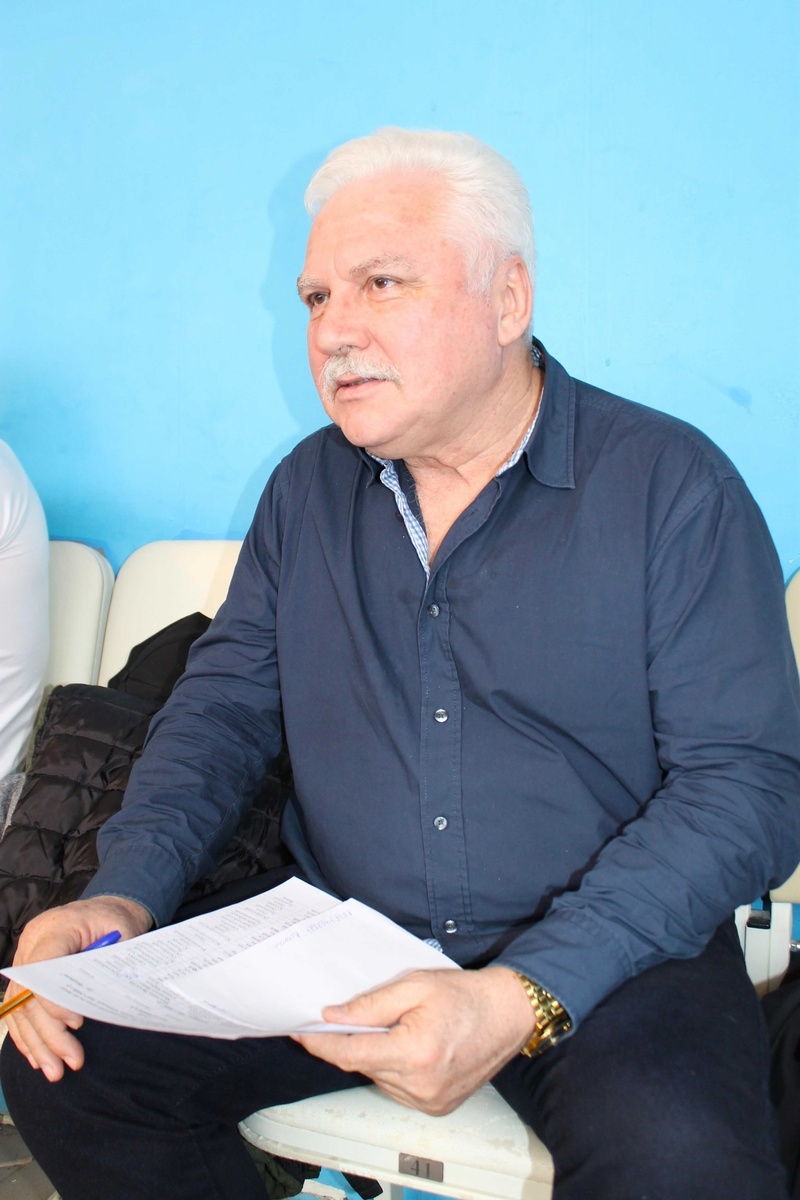 Вячеслава Филонова, следящего за ходом полуфиналов, запечатлел Сергей Глотов