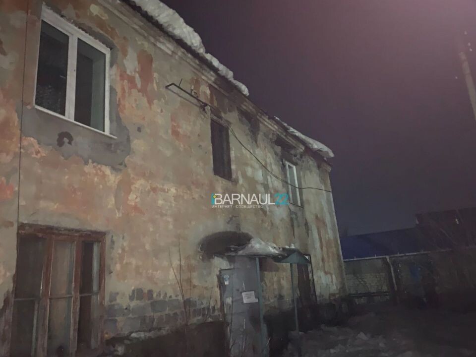    Снег на крышах. Источник: Barnaul 22