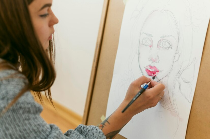 Девушки абсолютно творческие души, которые требуют создание прекрасного снова и снова. Подумайте над этим, когда будете выбирать подарок любимой на праздник.