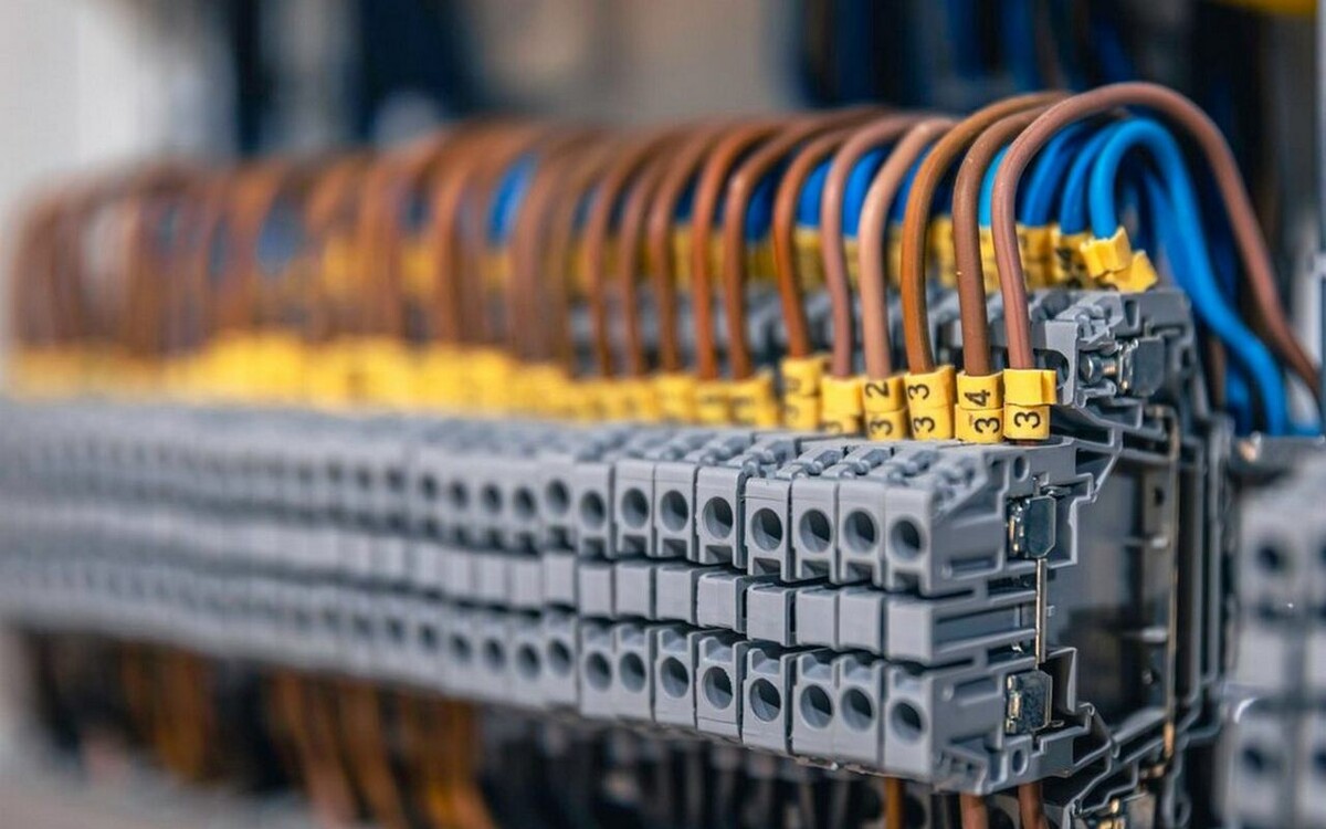    Сетевая компания взыскивает более 50 млн рублей со своих бывших директоров на фоне конфликта с Россетями Изображение от pvproductions на Freepik