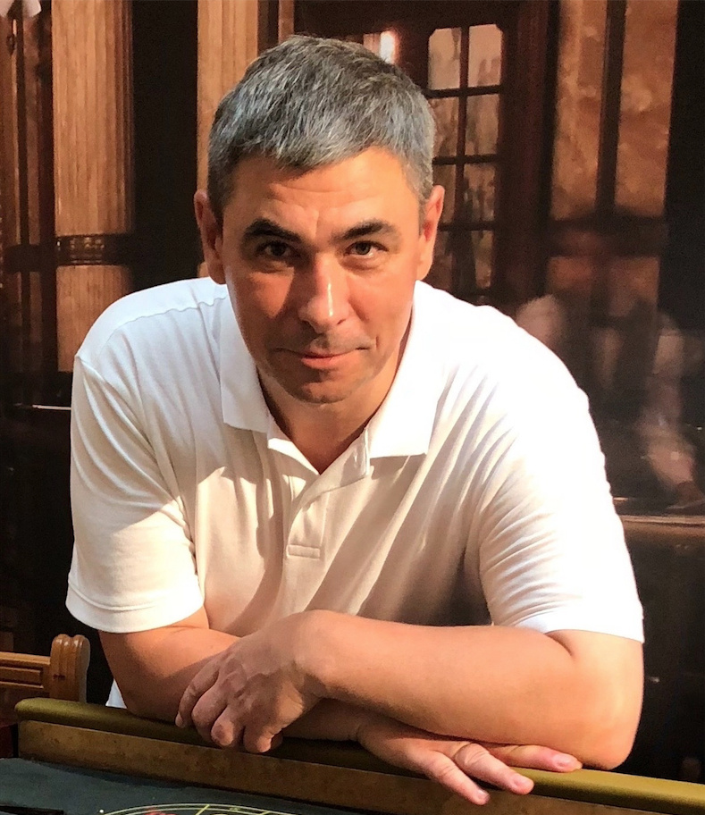    Писатель Анатолий Аграфенин