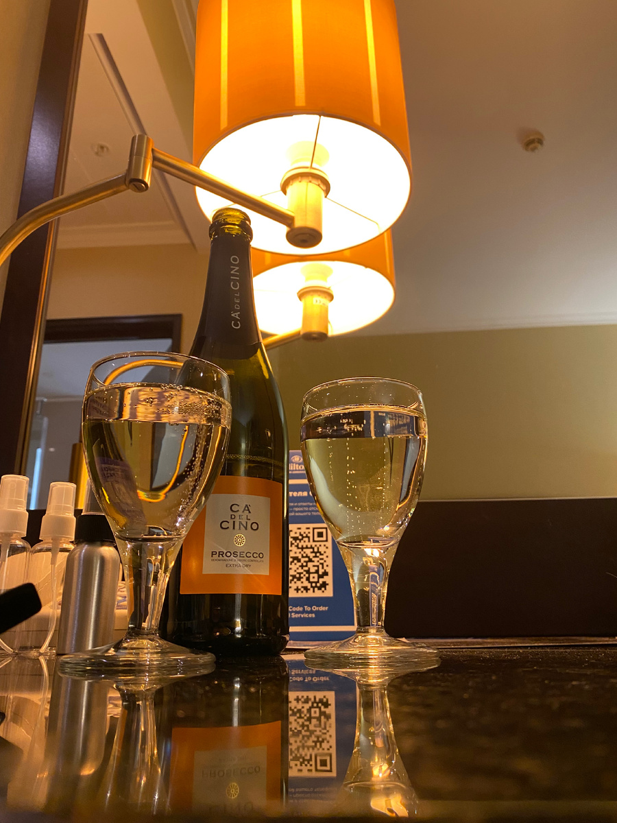 Нарушение режима питания: просекко в сталинской высотке — идеальный вечер