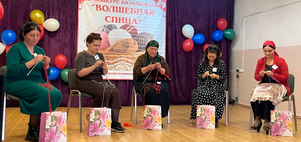 Ежегодный конкурс вязальщиц - бренд Карачаевского районного отдела культуры. Фото автора.