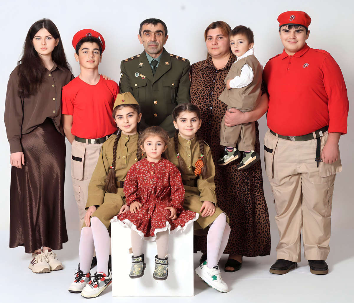 Дружная семья Айбазовых ждёт отца с фронта с победой