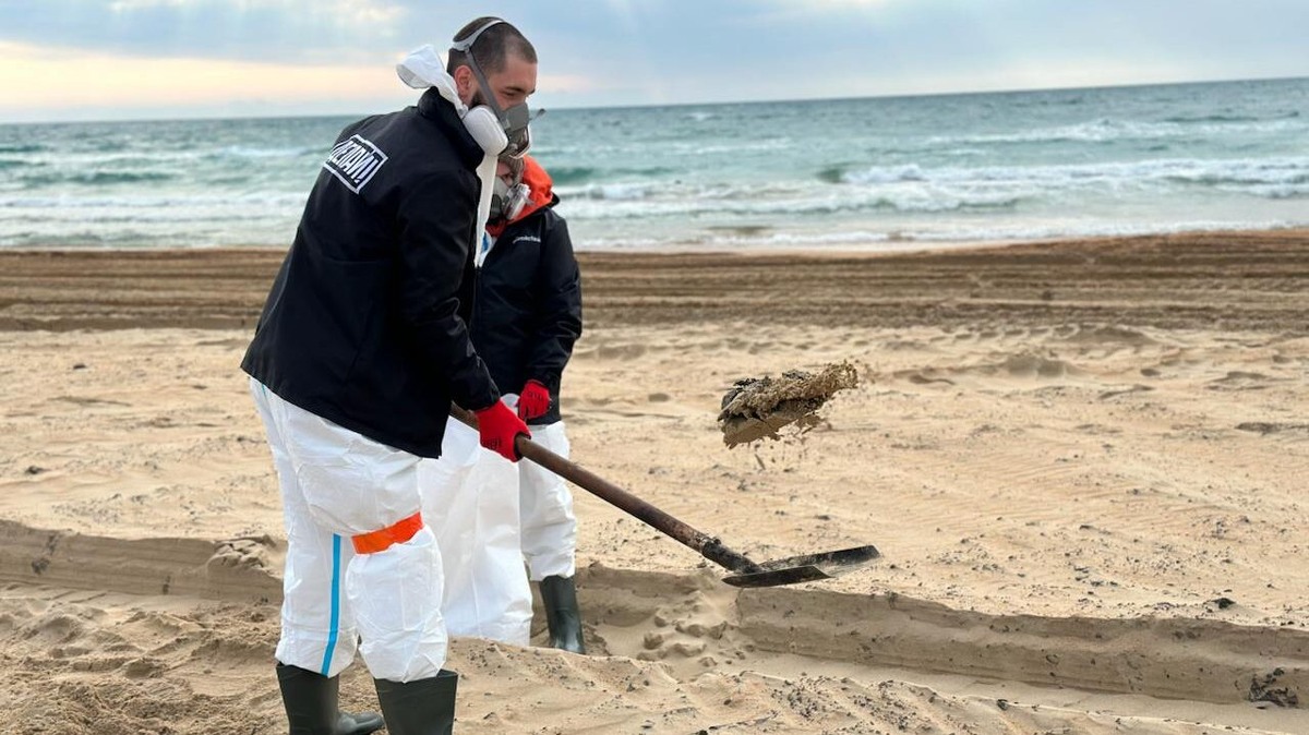    В Краснодарском крае за всё время в ликвидации ЧС помогли более 54 тысяч волонтёров. Фото: Движение «Экосистема»