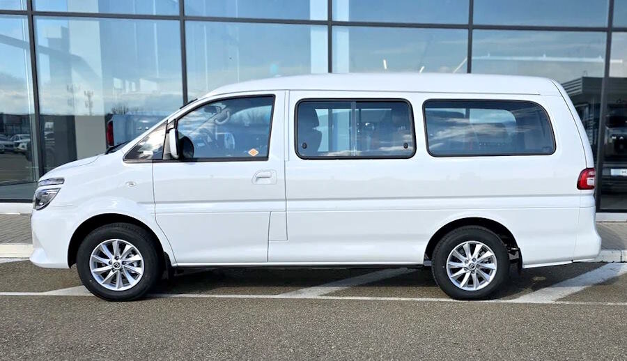 Силуэт минивэна выдаёт происхождения модели