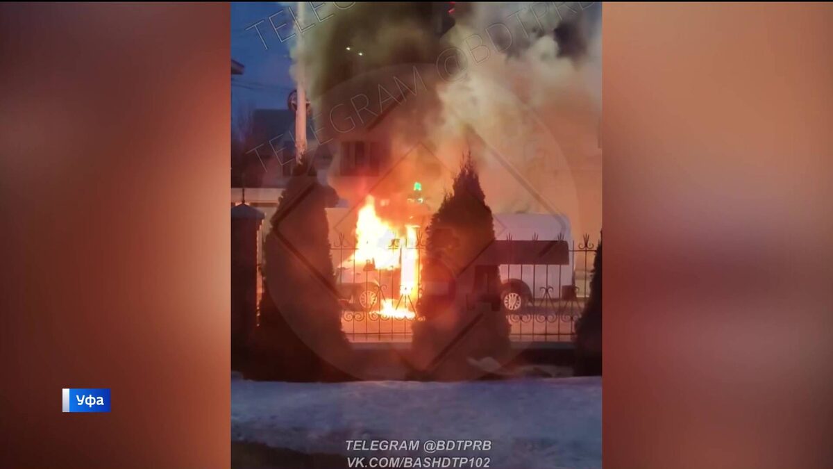    На Сочинской в Уфе загорелся автобус