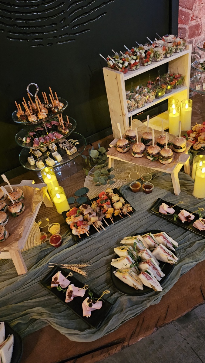 Фото с организованного наши фуршета на 30 человек. Подробнее на сайте 