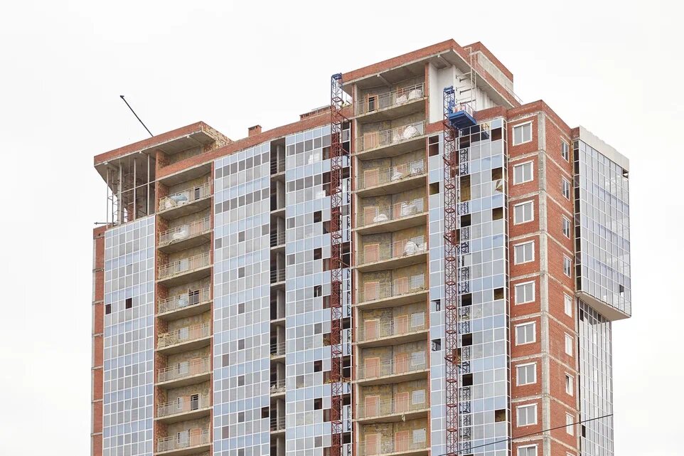 Мачтовый подъемник ООО "СК РАЙДО" на объекте в г.Пермь.