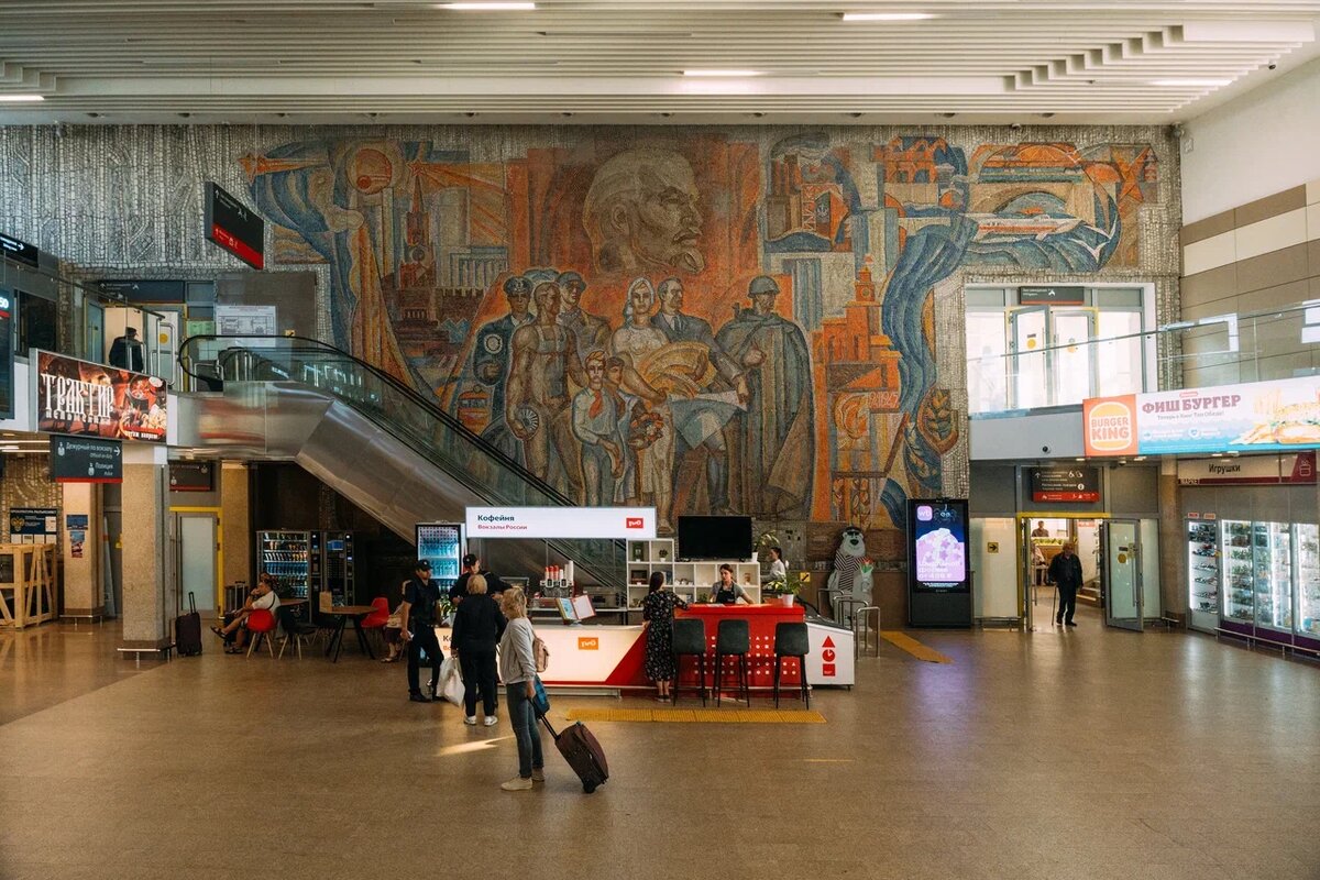 Мозаичные панно в здании Московского железнодорожного вокзала выкладывали в течение шести лет