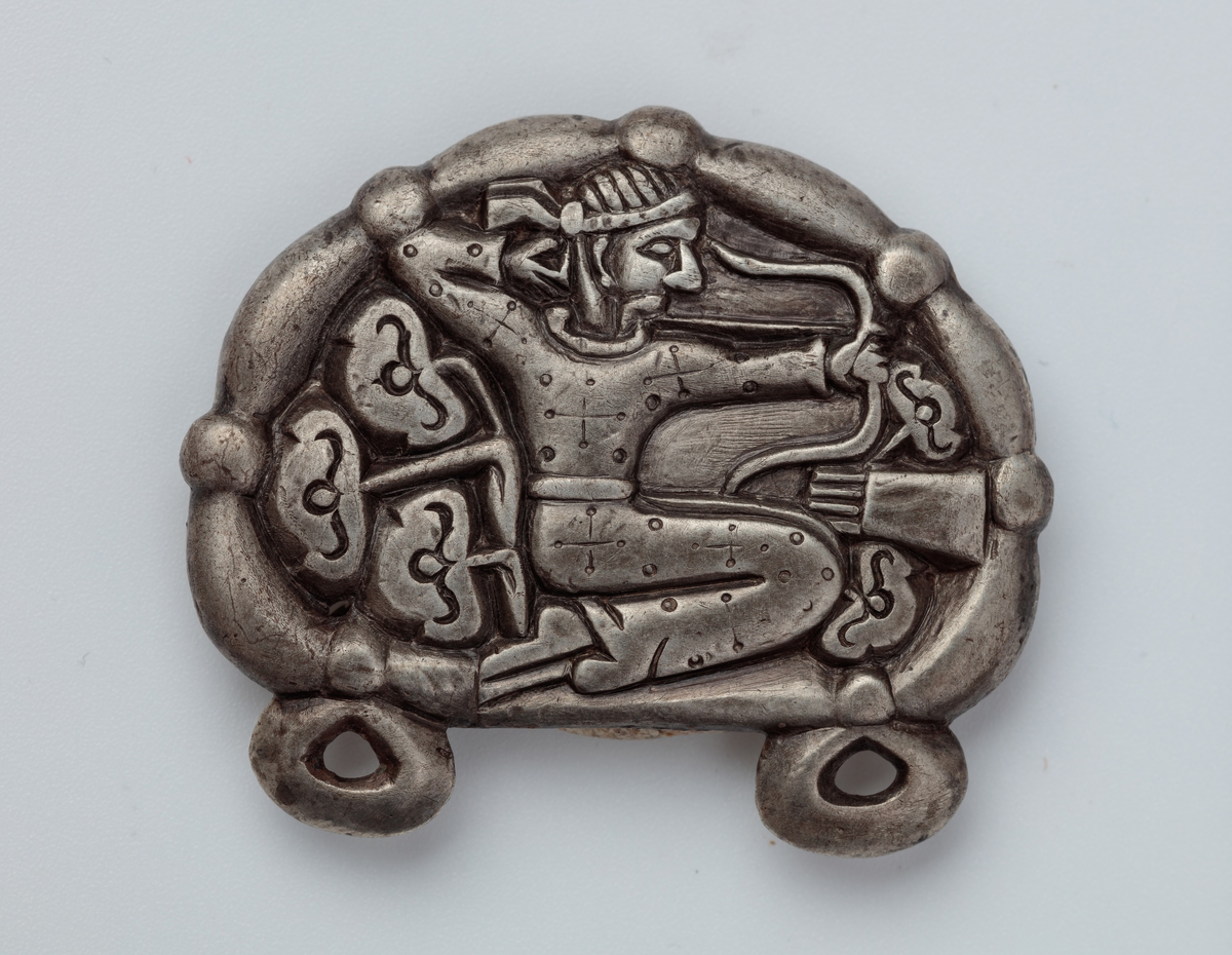 Ременная накладка, IX-X вв, белый металл, литье, 3,7х4 см