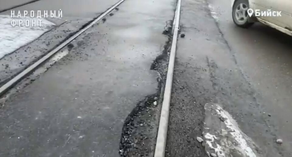    Трамвайный переезд в Бийске. Источник: "Народный фронт"