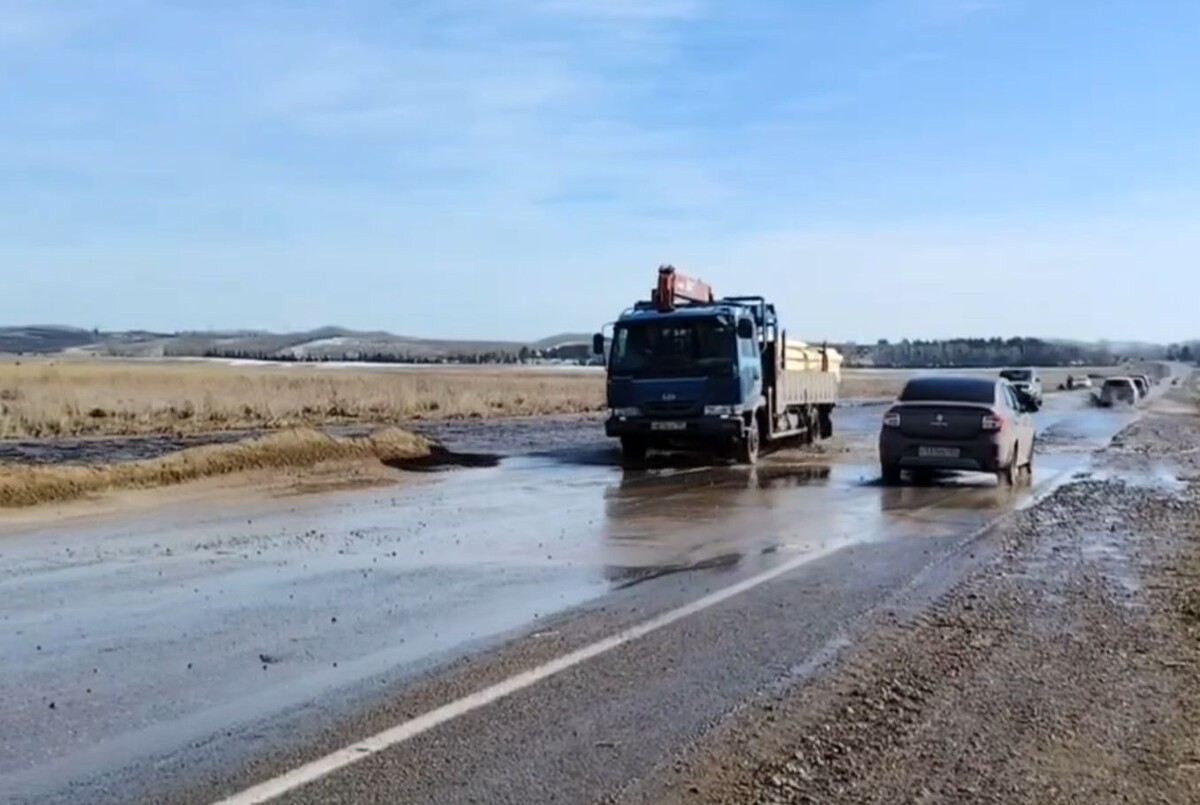     Талые воды вышли на федеральную трассу в Красноярском крае