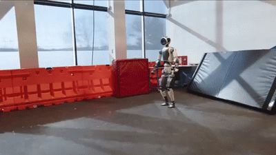     Видео: Boston Dynamics